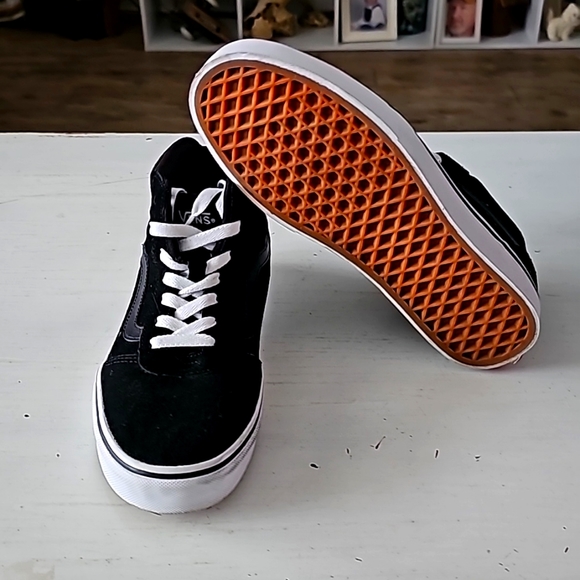 Vans - Picture 1 of 4